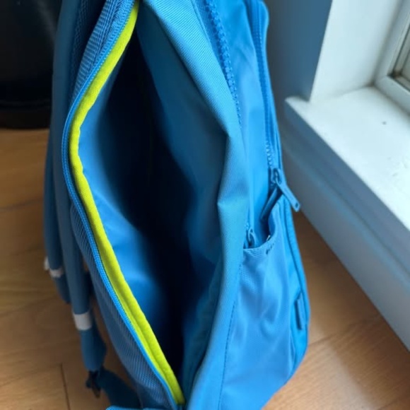 Away Brand  New Backpack 26L - Picture 10 of 11